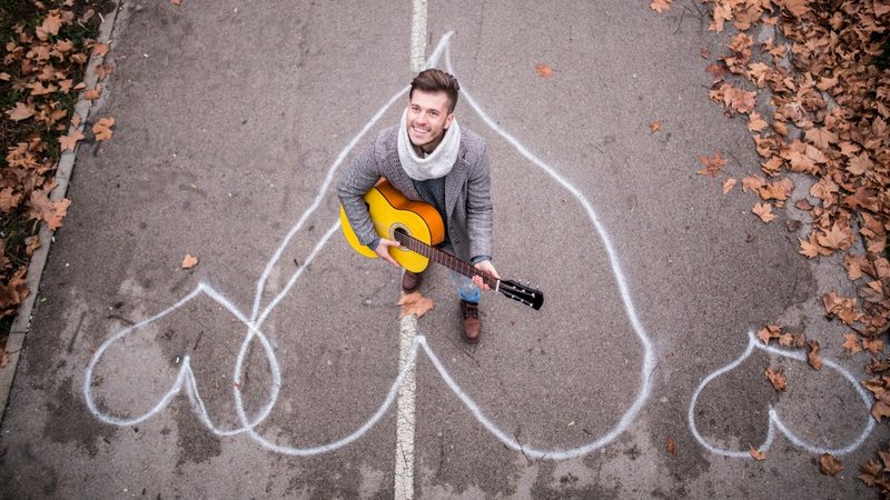 Cantadas com letras de música para se inspirar - Constantinis/iStock