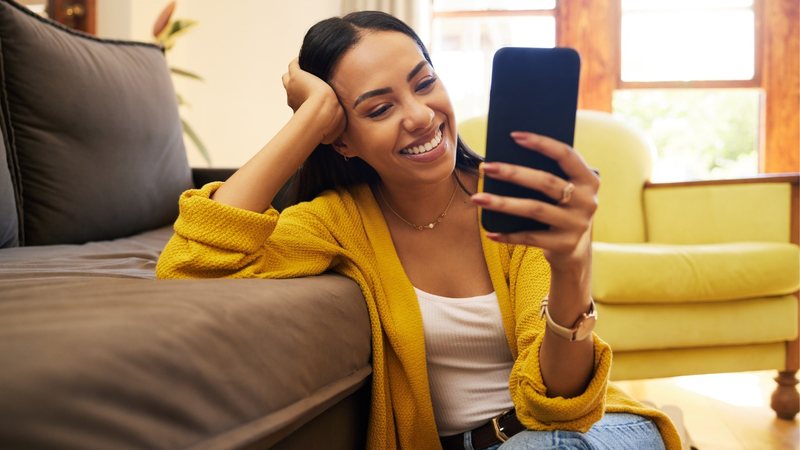 O TikTok contou com mais de 1 bilhão de usuários ativos no ano passado. - Imagem: PeopleImages/iStock