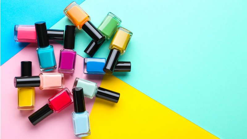 Decore suas unhas sem medo com esses esmaltes incríveis. - Imagem: 5second / iStock