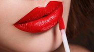 O batom vermelho, além de lindo, é sexy e intenso. - Imagem: Privetik/iStock