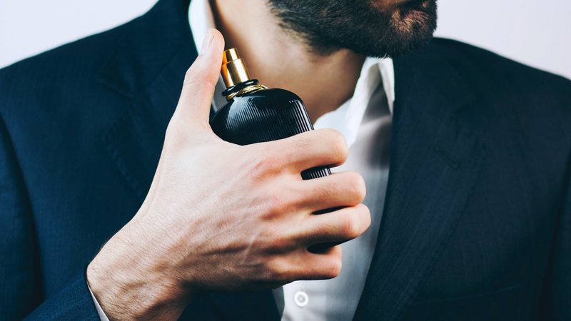 Perfumes afrodisíacos são intensos e magnéticos. - Imagem: Aramyan/iStock