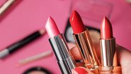 O batom vermelho matte é o item perfeito para garantir destaque para seu look! - Imagem: misuma / iStock