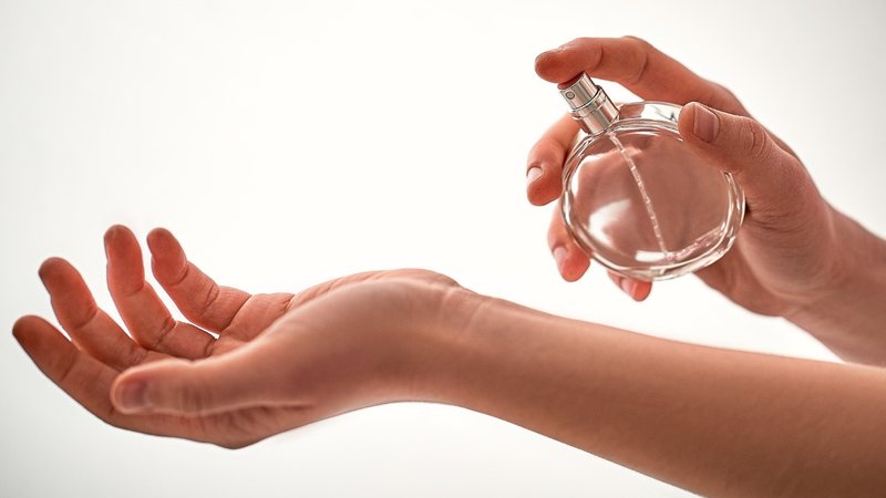 Além de um aroma agradável, os perfumes são capazes de proporcionar outras sensações. - Imagem: Siarhei Khaletski/iStock