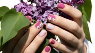 Essas cores de esmalte serão verdadeiras tendências e vão deixar as suas unhas belíssimas na nova estação. - (Imagem: DevMarya / iStock)