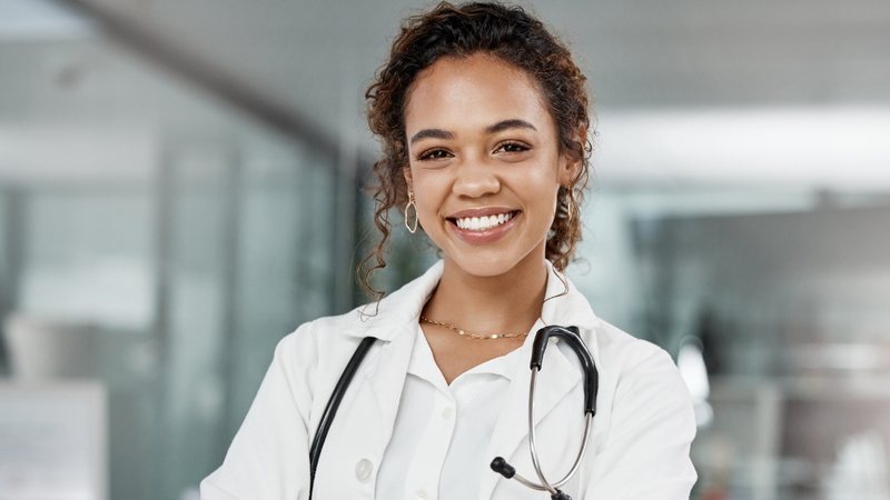 Dia 18 de outubro é Dia do Médico! - Imagem: PeopleImages/iStock