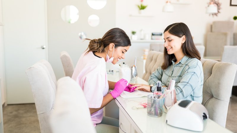 Esses produtos para manicures podem ajudar você a se destacar dentro do mercado. - (Imagem: Antonio_diaz / iStock)