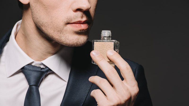 Nada melhor que uma fragrância olfativa que carregue sua personalidade. - Imagem: LightFieldStudios/iStock