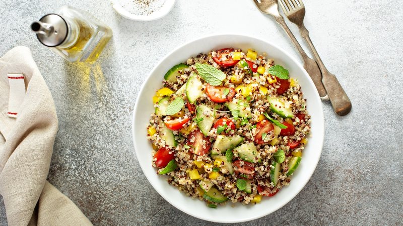 A quinoa é considerado um superalimento. - Imagem: VeselovaElena/iStock