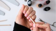 Aprenda a fazer essas decorações de unhas em casa! - (Anastasiia Yanishevska / iStock)