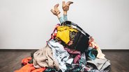 Existem truques que deixam sua roupa com aspecto de passada, sem ferro de passar roupa tradicional. - ronstik / istock