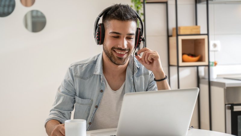 O trabalho no modelo home office é o queridinho de muita gente. - Imagem: Bojan89/iStock