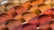 Algumas cores de cabelo podem ajudar a deixar o seu visual mais jovem e inovador. - Taizhan Sakimbayev / istock