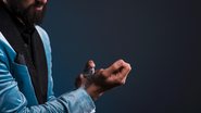 Essas opções de colônia estão entre as melhores para homens que buscam se perfumar. - (Lordn / iStock)