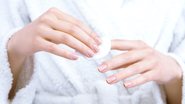 Essas dicas caseiras para remover esmaltes podem ajudar você a poupar o seu tempo. - (monstArrr_ / iStock)