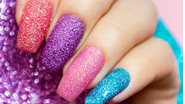 Essas unhas são ótimas opções para o carnaval. - (marigo20 / iStock)