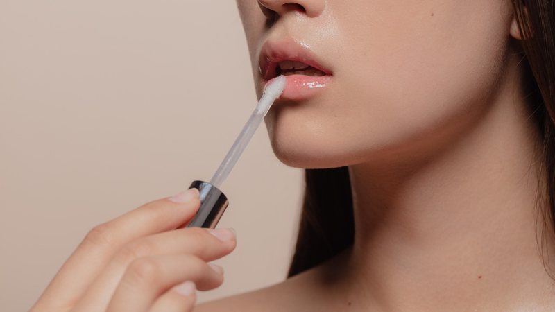 Veja as melhores opções de lip tint para deixar sua make ainda mais linda. - jacoblund / istock