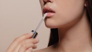 Veja as melhores opções de lip tint para deixar sua make ainda mais linda. - jacoblund / istock