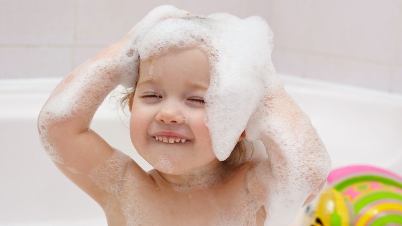 Veja como o shampoo infantil não arde o olho. - Vita-lina / istock