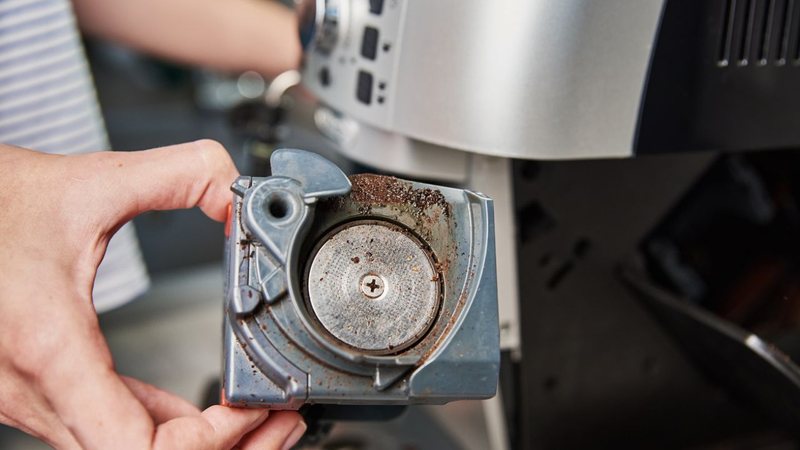 Com alguns truques você vai deixar sua cafeteira brilhando. - Lazy_Bear/ iStock