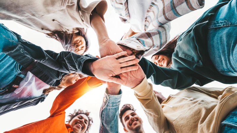 Frases de solidariedade para demonstrar bons sentimentos. - Kar-Tr / istock