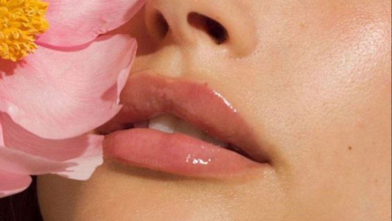 Confira quais os hidratantes labiais que mais protegem os labios. - reprodução/ Kayla Arick