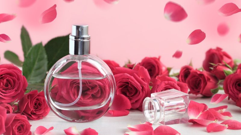 As fragrâncias mais marcantes e românticas para os Dia dos Namorados. - Anna-Ok / istock