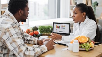 Consultar profissionais de saúde é essencial para manter as emoções controladas. - undefined undefined / istock