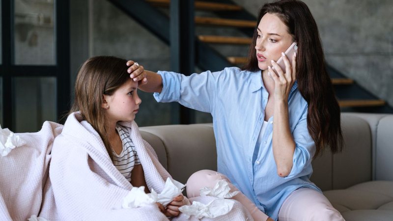 Durante o inverno, é importante reforçar a proteção contra resfriados e outras doenças respiratórias. - brizmaker / istock