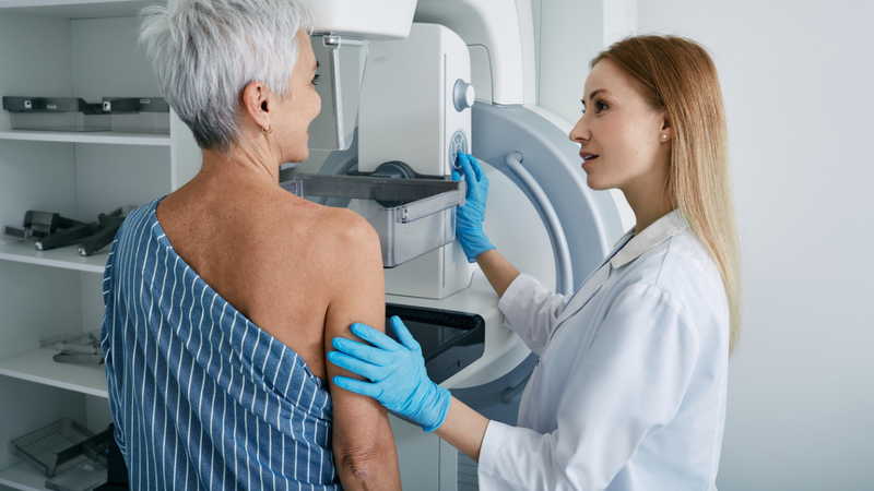 A tecnologia avança e ajuda na identificação precoce de células cancerígenas, veja os exames mais comuns que podem detectar o câncer ainda no início. - peakSTOCK / istock