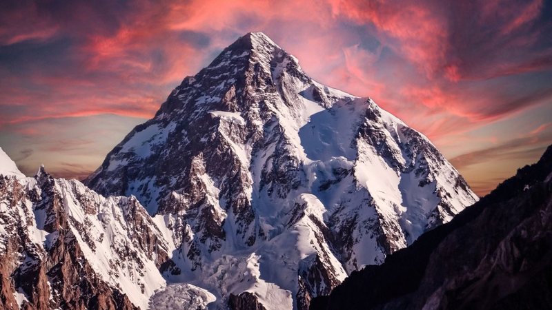 O Monte Everest é considerado mais alto do mundo. - Ghulam Hussain / istock