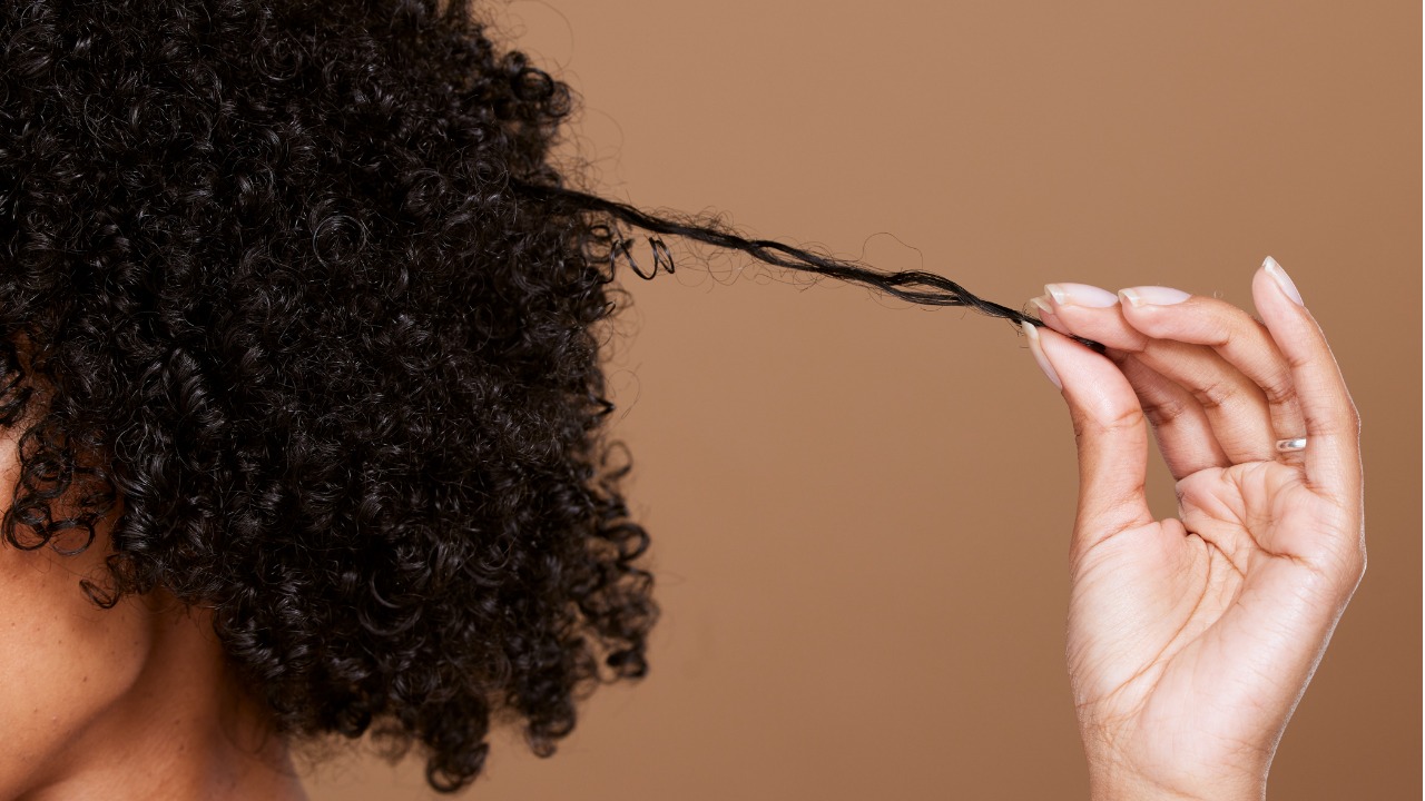 Como usar leave-in pra finalizar o cabelo cacheado.