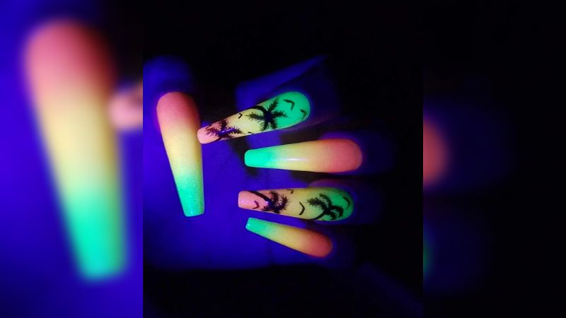 Opção para festas de verão? Temos! Essa nail art com coqueiros e gaivotas é tudo!