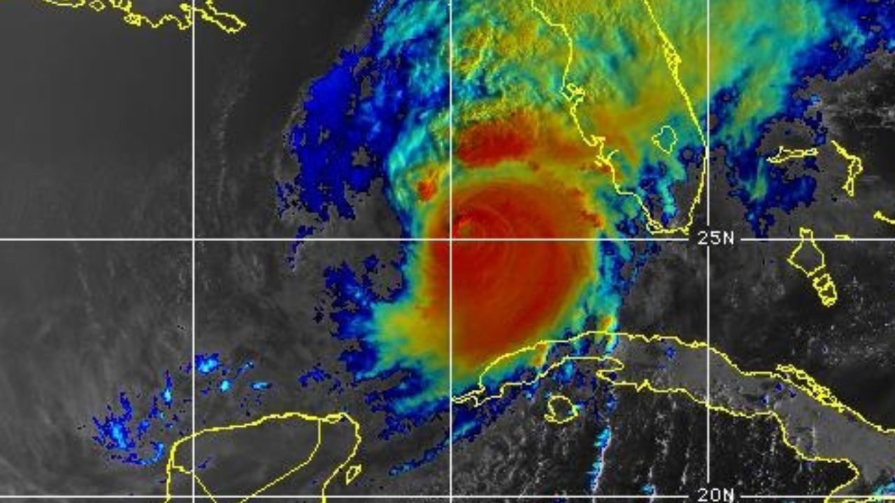 Imagem de satélite do Furacão Milton divulgada pelo NOAA.