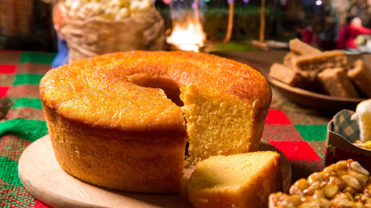 Aprenda a fazer o bolo de fubá mais saboroso da sua vida para o café da  manhã perfeito